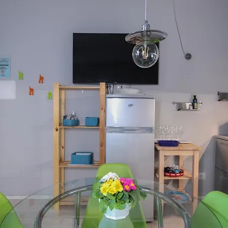 Apartment Close To Food And Shopping